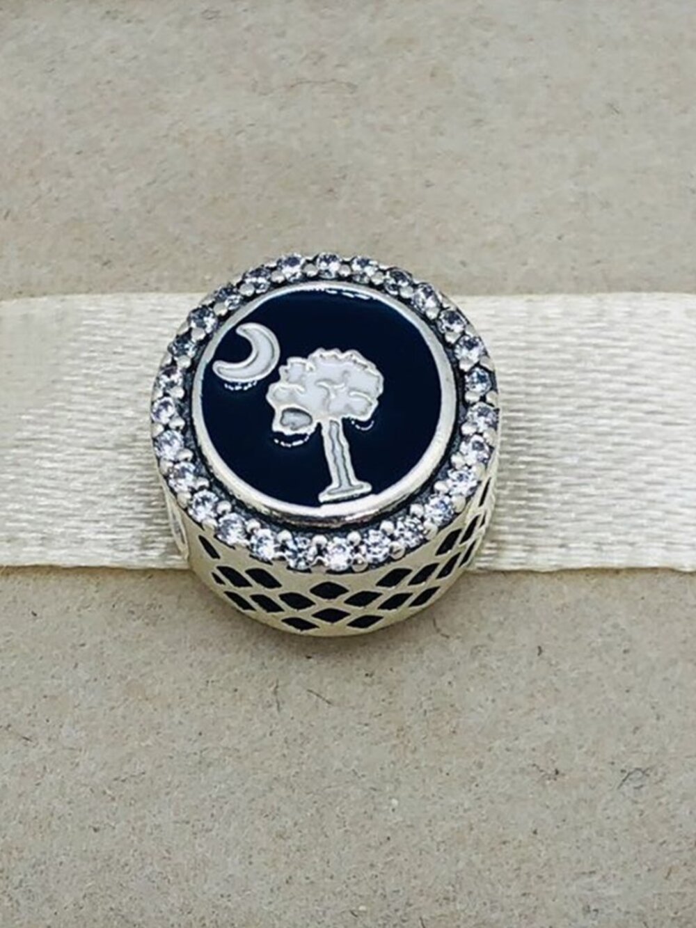 ✨🔥Pandora Charleston SC Exclusive Dangle Charm south Carolina Flag Pendant